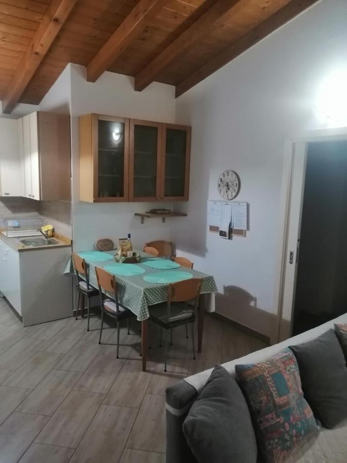 Cascina Legnago Trilocale A 6 Chilometri Da Salo' Apartment Villanuova sul clisi Luaran gambar
