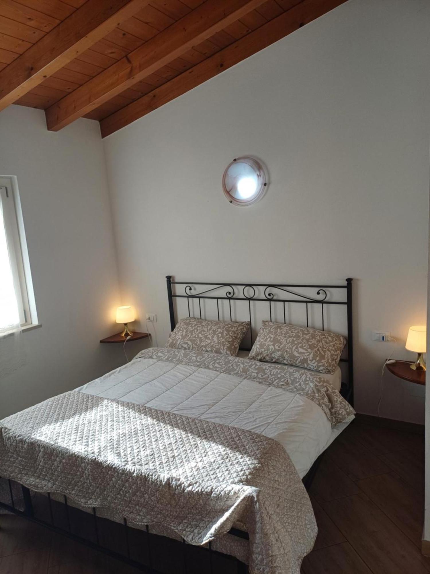 Cascina Legnago Trilocale A 6 Chilometri Da Salo' Apartment Villanuova sul clisi Luaran gambar
