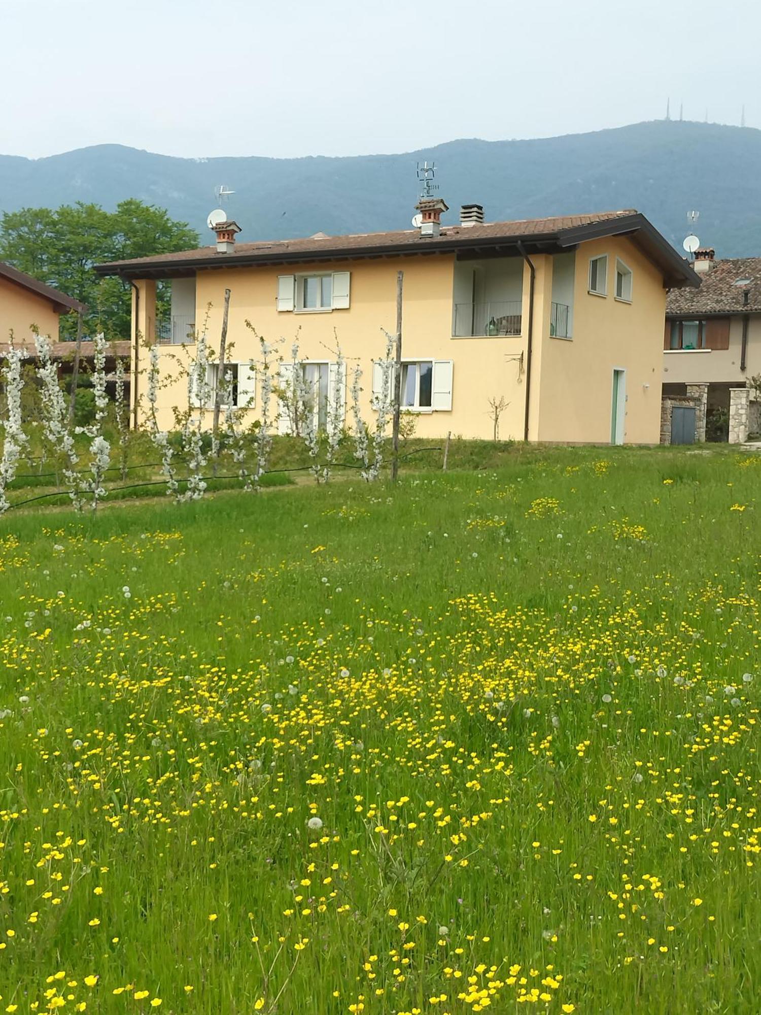 Cascina Legnago Trilocale A 6 Chilometri Da Salo' Apartment Villanuova sul clisi Luaran gambar