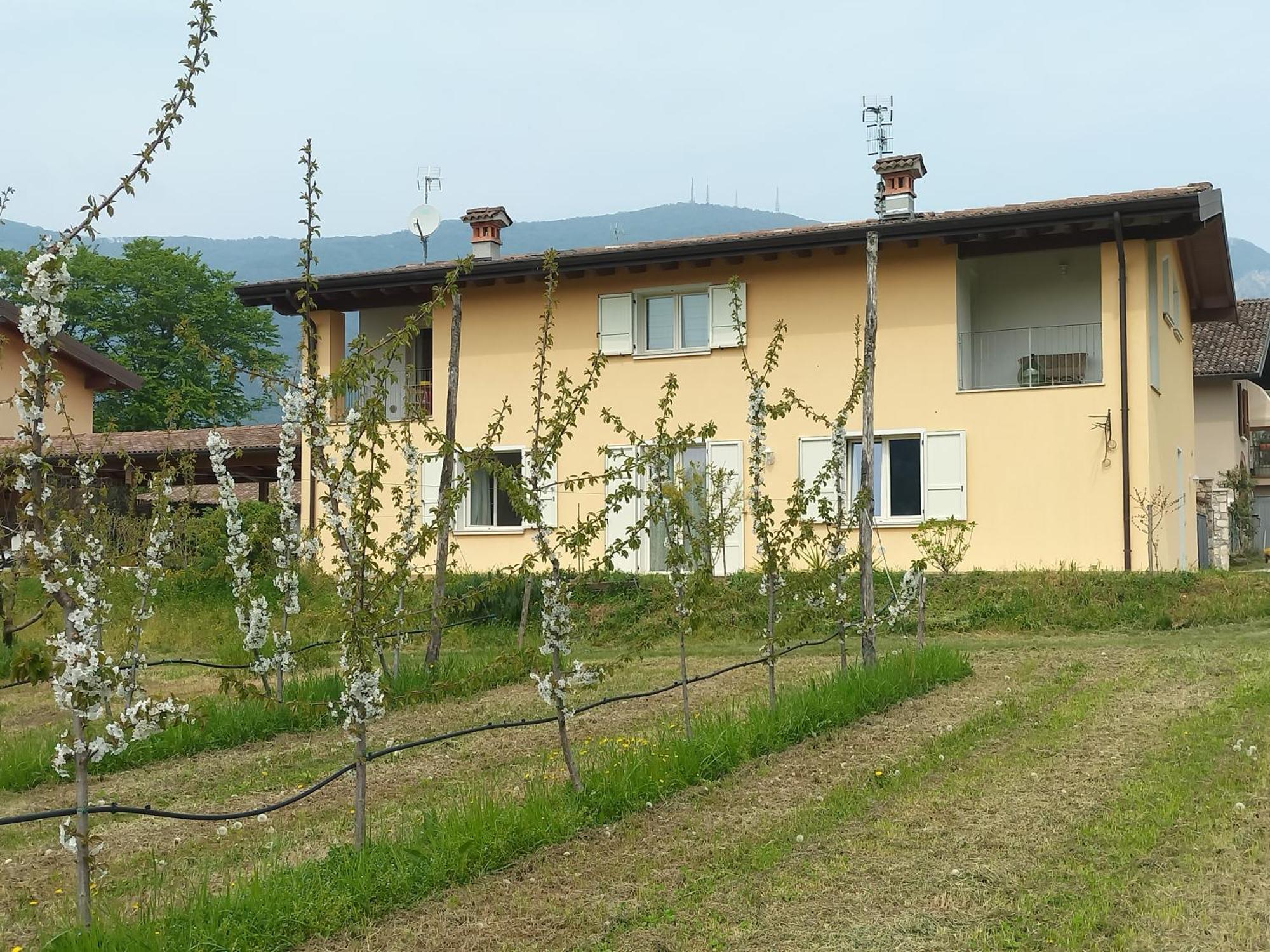 Cascina Legnago Trilocale A 6 Chilometri Da Salo' Apartment Villanuova sul clisi Luaran gambar